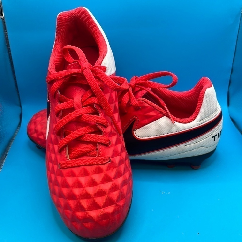 Nike Tiempo cleats, hot pink, white youth girls, size 3Y